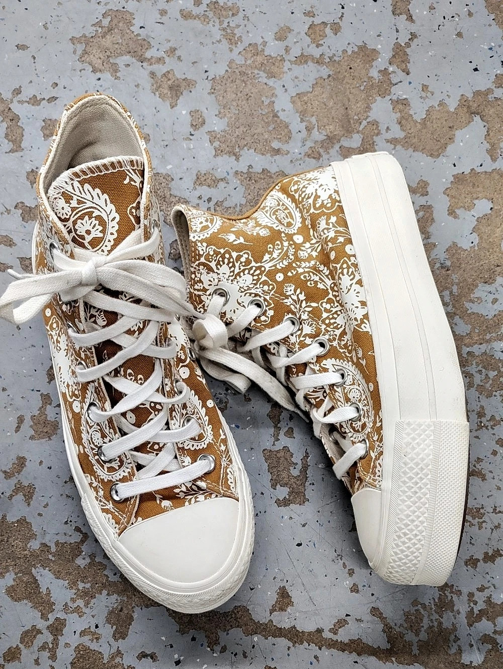 Converse Chuck Taylor All Star Lift Platform High 'Fall Florals - Wheat' Floral